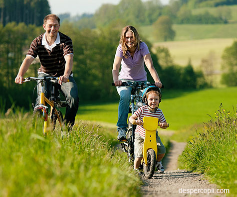 Mersul pe bicicleta -  un mod excelent de a-ti petrece timpul cu copilul tau