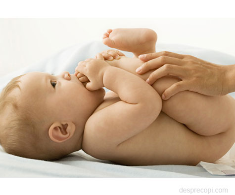 Schimbarea primelor scutece cu Huggies New Born