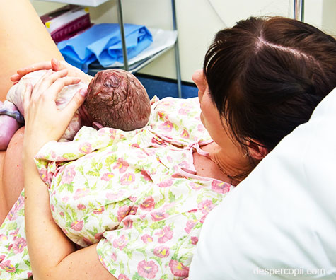 Crowd birthing sau ce devine nasterea in epoca retelelor sociale