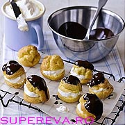 Profiterol in sos de ciocolata