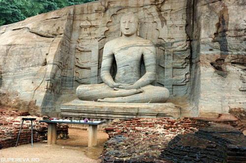 Imagini pentru Stauia BUDDHA CULCAT de la Gal Vihara din Polonnaruwa