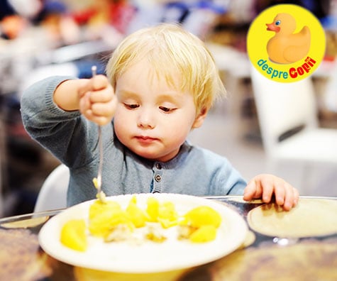 Cu copilul la restaurant: 10 sfaturi strategice