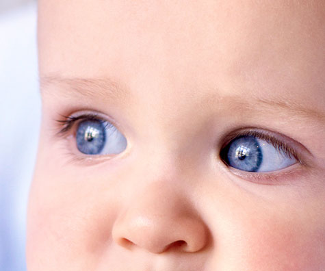 Cum realizam corect igiena oculara a bebelusilor? Ghid pentru proaspetii parinti