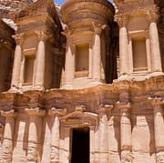 Petra – o lume sapata in piatra