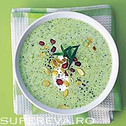Supa verde cu iaurt grecesc