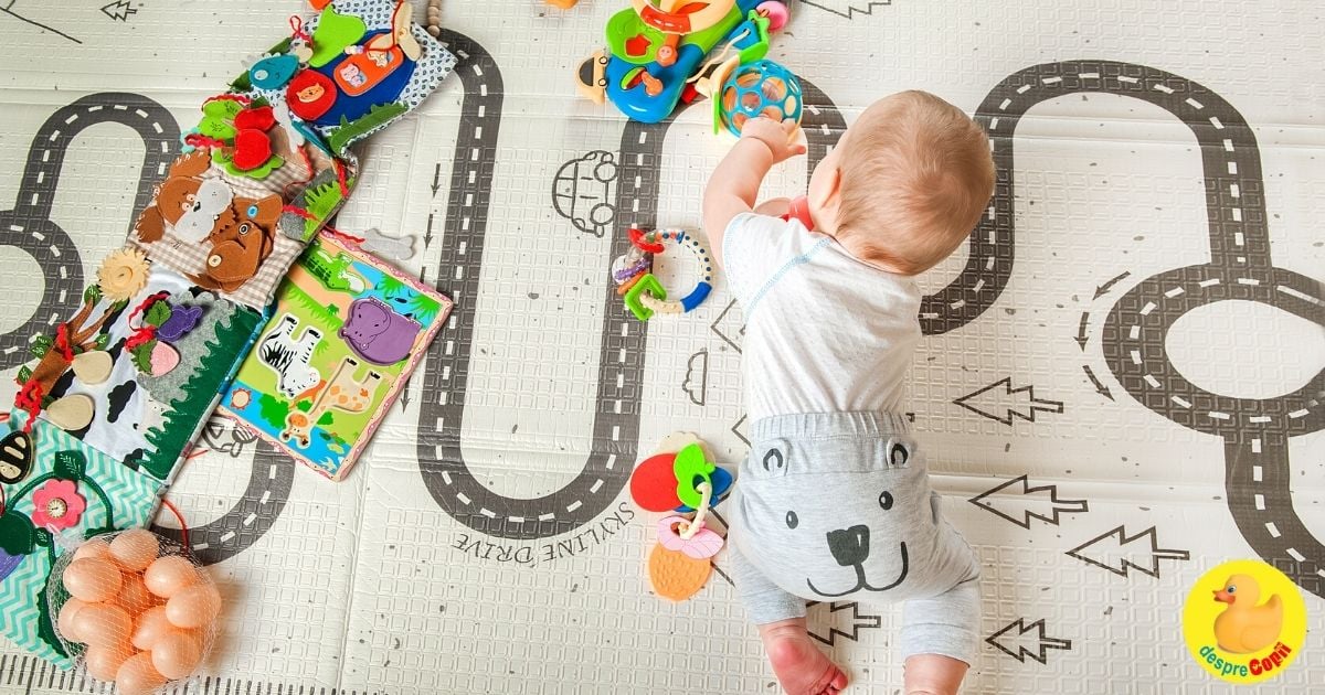 Bebelusul la 8 luni: activitati preferate si joaca micului curios