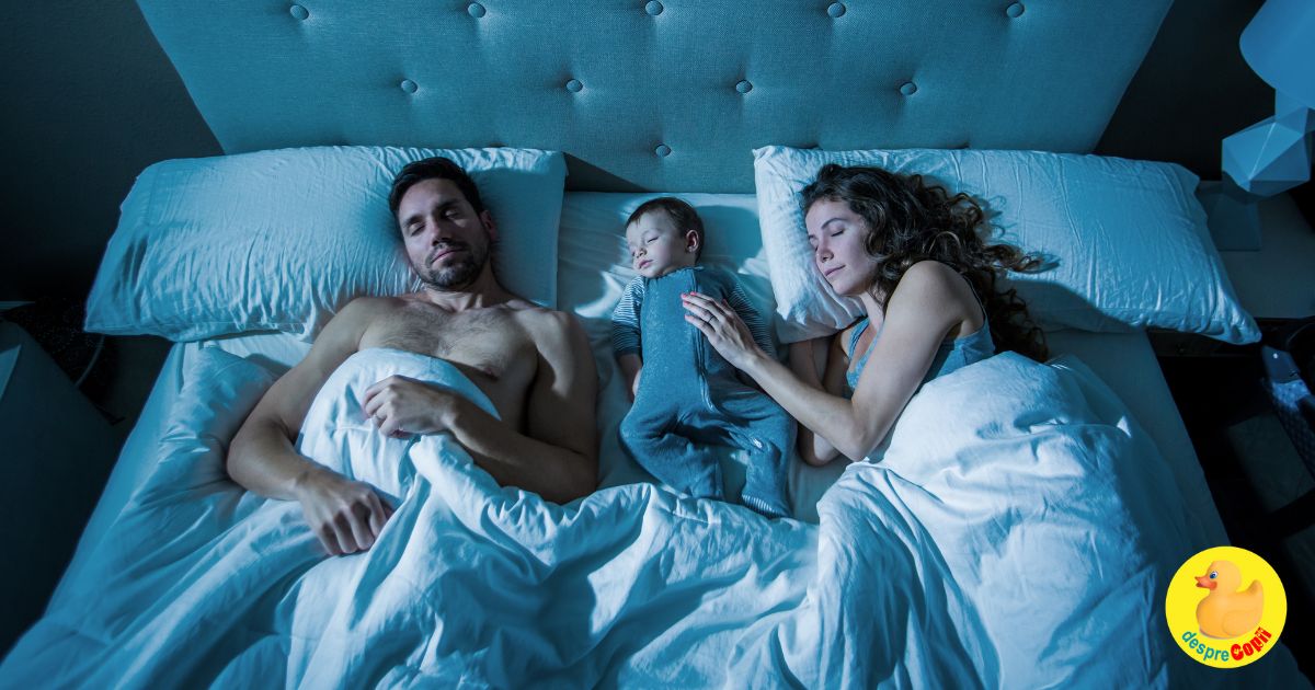 Co-sleeping sau cand bebe doarme in acelasi pat cu parintii -  7 mituri si realitati