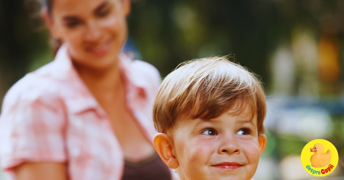 De ce nu e bine să îi spui copilului „Ești atât de inteligent!” – și ce să spui în schimb pentru a-l incuraja