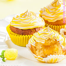 Cupcakes cu meringue si crema de lamaie