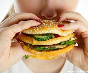 Adolescentii si ignorarea caloriilor din alimentatia fast food