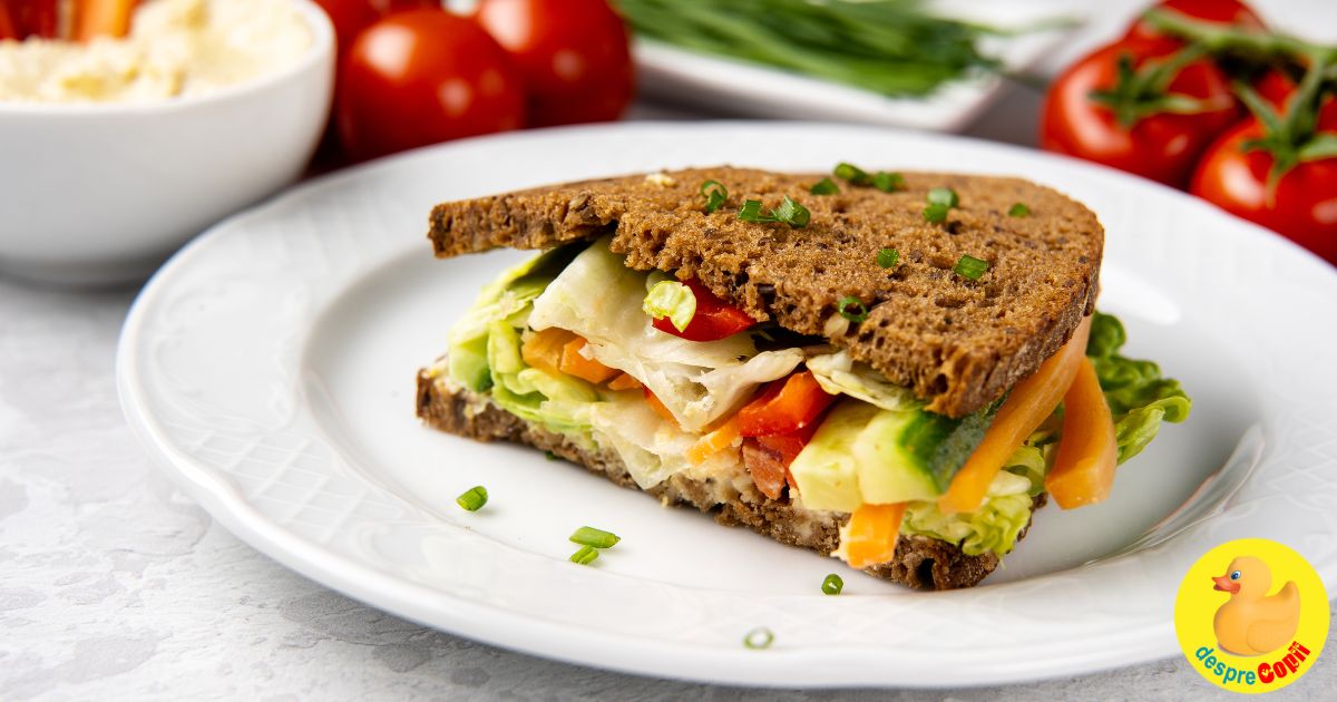 Sandwich cu hummus, avocado si morcov: usor, sanatos si delicios pentru pachetel