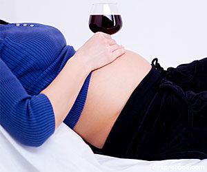 Femeile insarcinate si consumul de alcool - o problema controversata