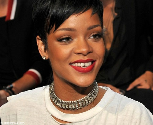 /Images/aur-rihanna1.jpg