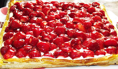 Tarta cu mascarpone capsuni |