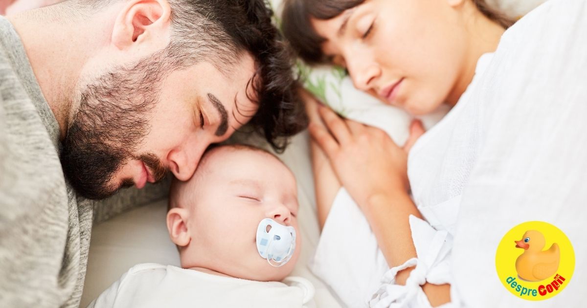 Când bebelușul doarme in patul părinților: AVANTAJE, DEZAVANTAJE și variante recomandate
