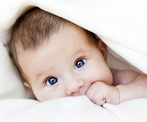 Bebelusul are ochi lipiciosi? Ce e de facut?