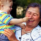 Bunicii si parentingul de azi: 5 reguli de stabilit