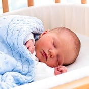 Cat doarme bebelusul: diagrama somnului bebelusului, in ore de zi si de noapte