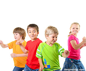 Muzica si dansul stimuleaza dezvoltarea copiilor