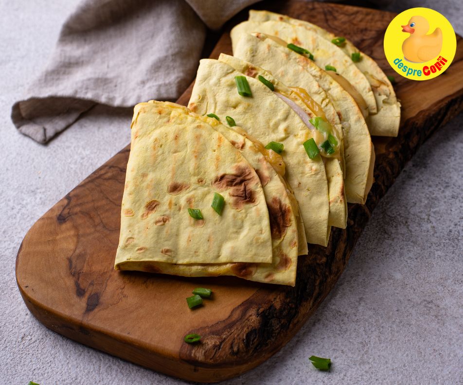 Sandwich Quesadilla sanatoasa cu mozzarella si guacamole