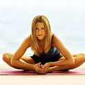 Exercitiile yoga practicate de Jennifer Aniston pentru un abdomen plat